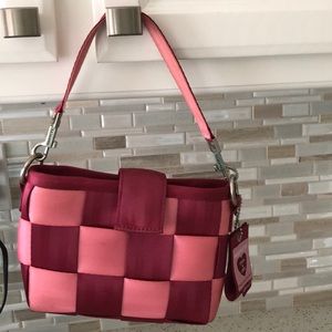 Harvey’s small seat belt bag